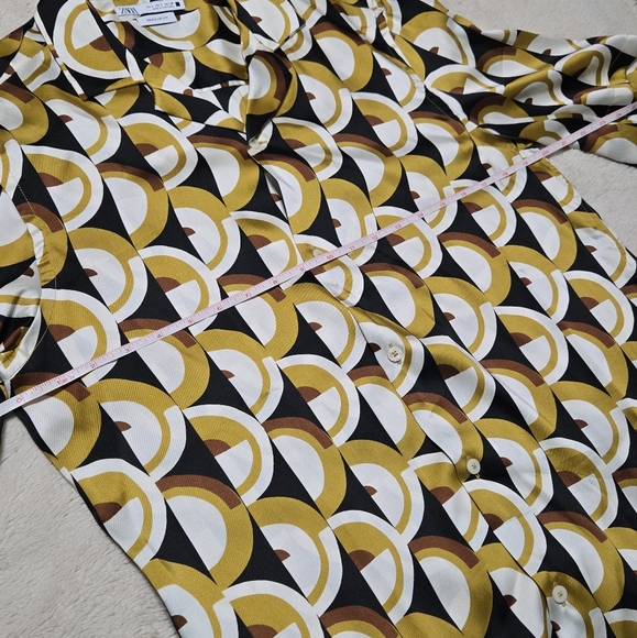 Zara Geometric Satin Soft Print Top, regular fit, Small - Picture 7 of 13